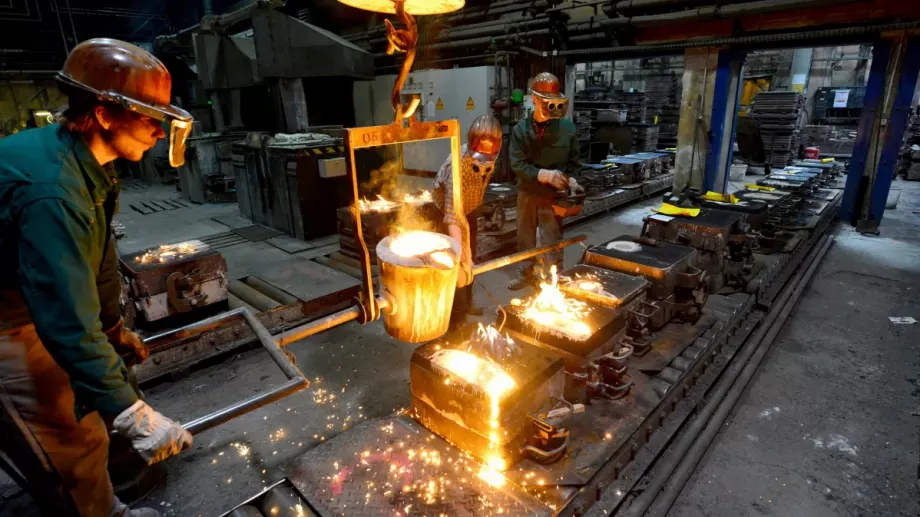 Промишленото производство у нас регистрира спад за 14-и пореден месец