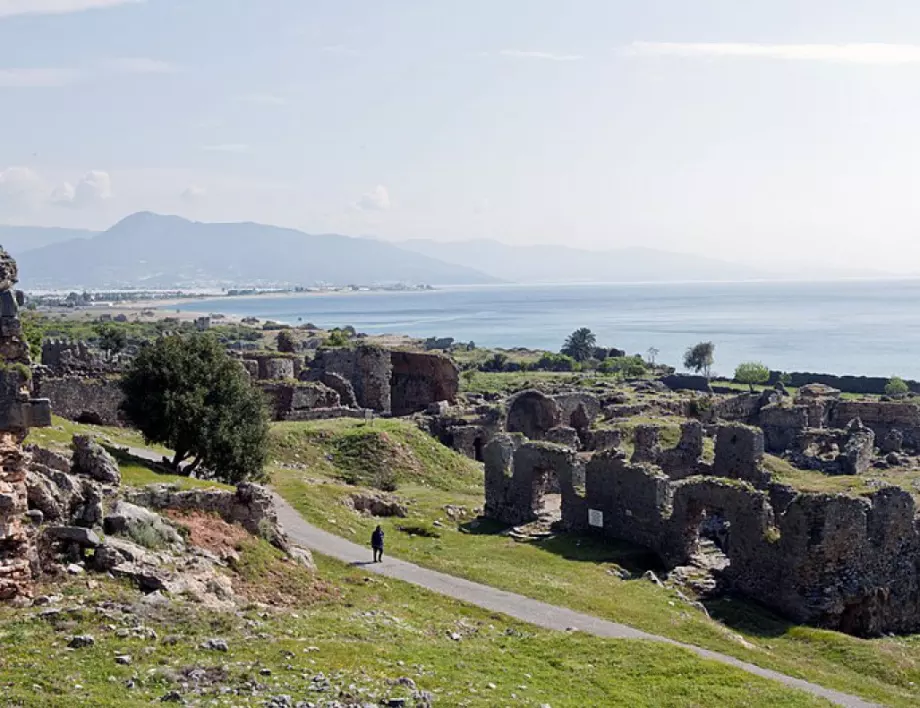 В древния град Анемуриум е намерено погребение на дете в амфора