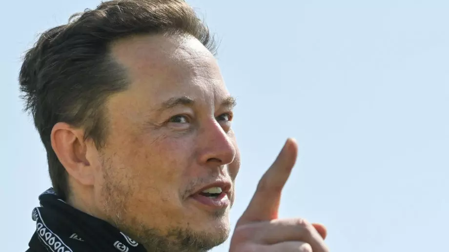 Илон Мъск представи хуманоиден робот, дело на Tesla (ВИДЕО)