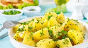 Сложете това във водата и варените картофи ще станат по-вкусни от всякога