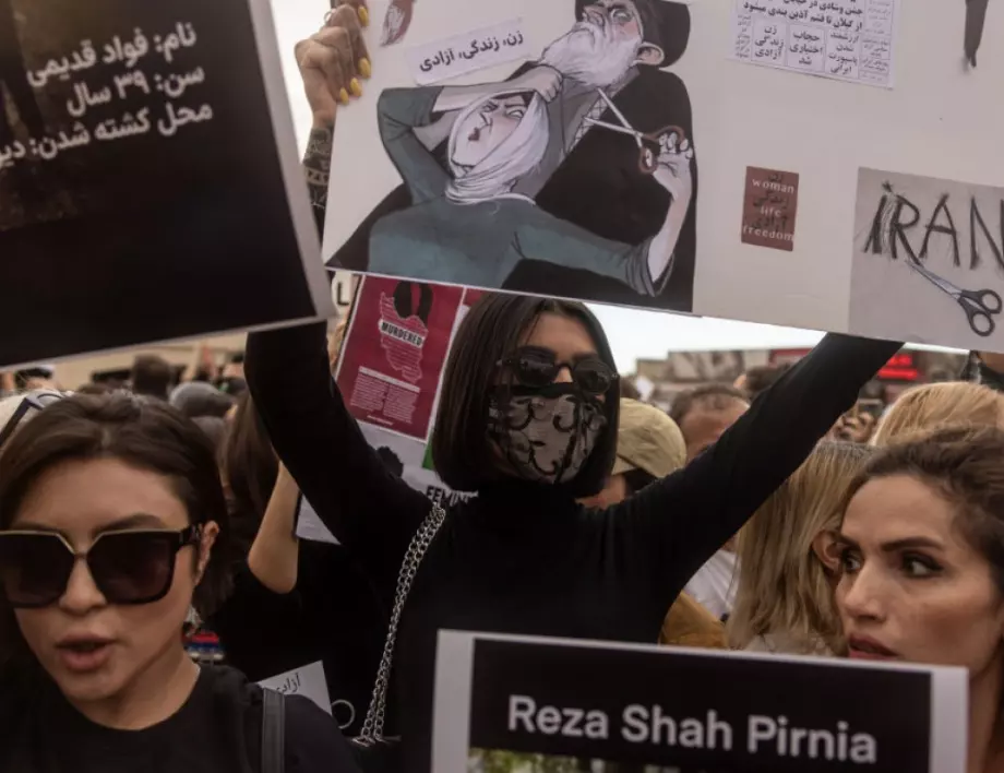 Кой и защо трие постовете, свързани с протестите в Иран?