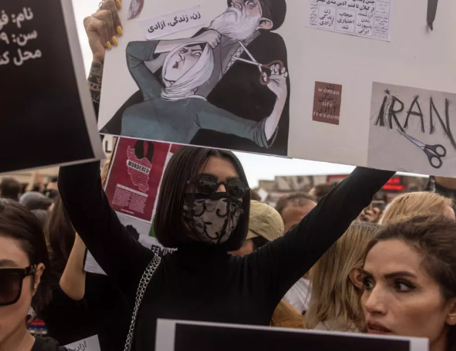 Броят на смъртните присъди срещу протестиращи в Иран вече стигна 11