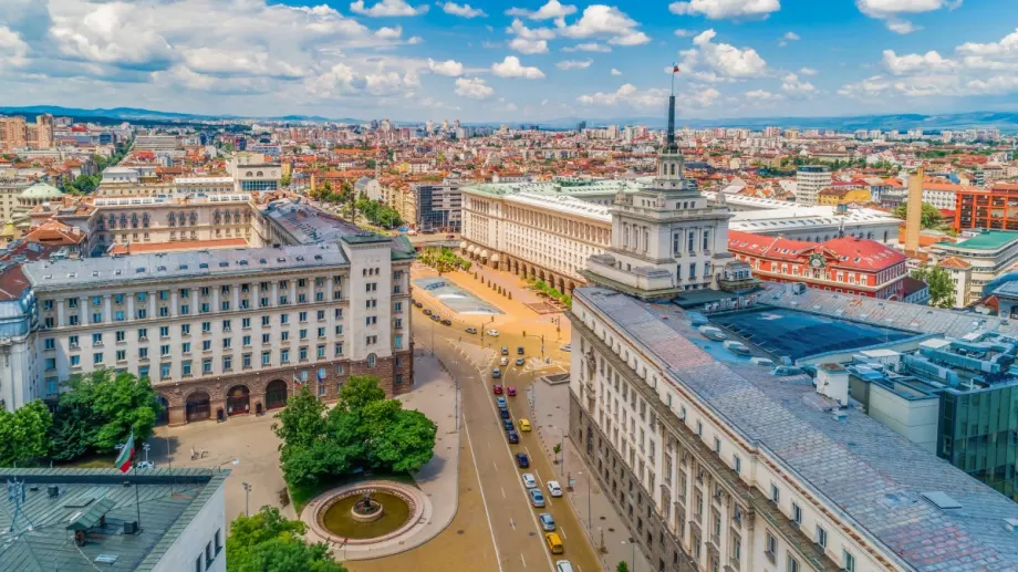 Бизнес климатът у нас се влошава през август