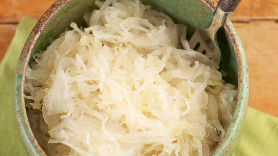 Защо опитните домакини винаги готвят киселото зеле с мед?