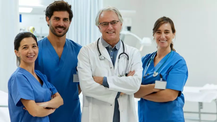 Дават по 600 лв. на служителите в РЗИ за октомври, бонуси ще има и за Спешна помощ