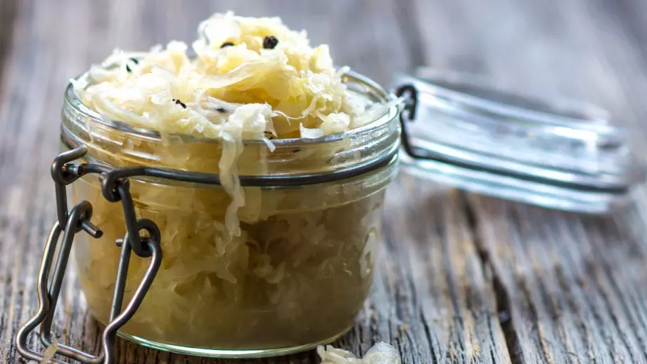 Кой ТРЯБВА да яде кисело зеле?