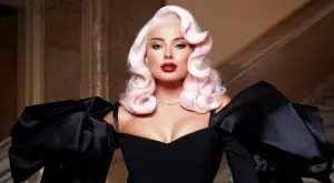 Цветелина Янева отпразнува рождения си ден като принцеса (СНИМКИ)