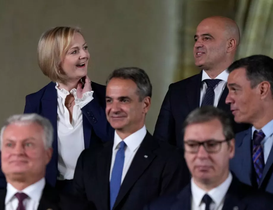 Зад кулисите на новата еврообщност: Ласкателства между Макрон и Тръс, скандали с Ердоган