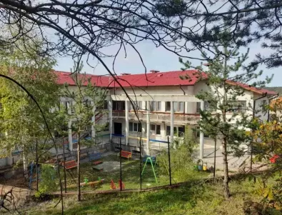 Детската градина в с. Габра се сдоби с нов покрив