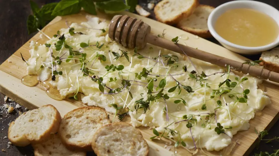 Нов кулинарен хит: Дъски с масло (ВИДЕО)
