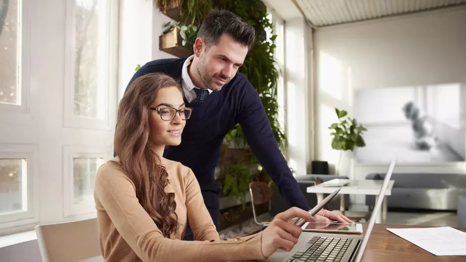 Женски виц за 13 февруари 2024: Секретарка започва нова работа