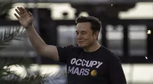 Илон Мъск вече спечели 1 млн. долара от парфюма си "Изгоряла коса"