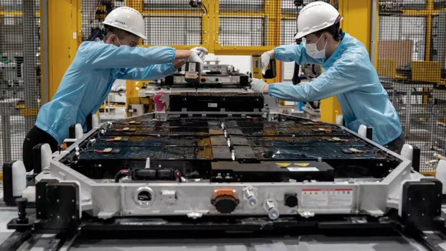 Независимост от Китай: САЩ отпусна 2,8 млрд. долара за добив на минерали за EV батерии 