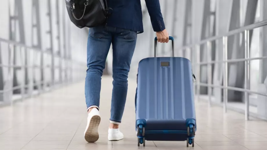 Виц на деня: Руски евреин отива в Израел с бюст на Ленин