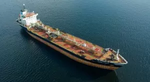 Пакистан плати на Русия в юани за доставката на евтиния петрол