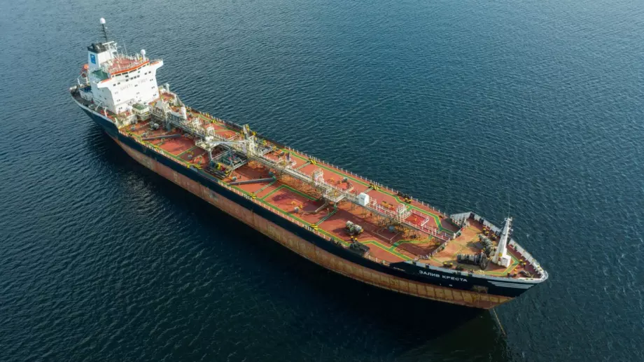 Пакистан плати на Русия в юани за доставката на евтиния петрол