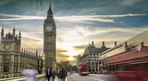 Икономиката на Великобритания е по-голяма, отколкото всички си мислеха, но въпреки това има "проблем с растежа"