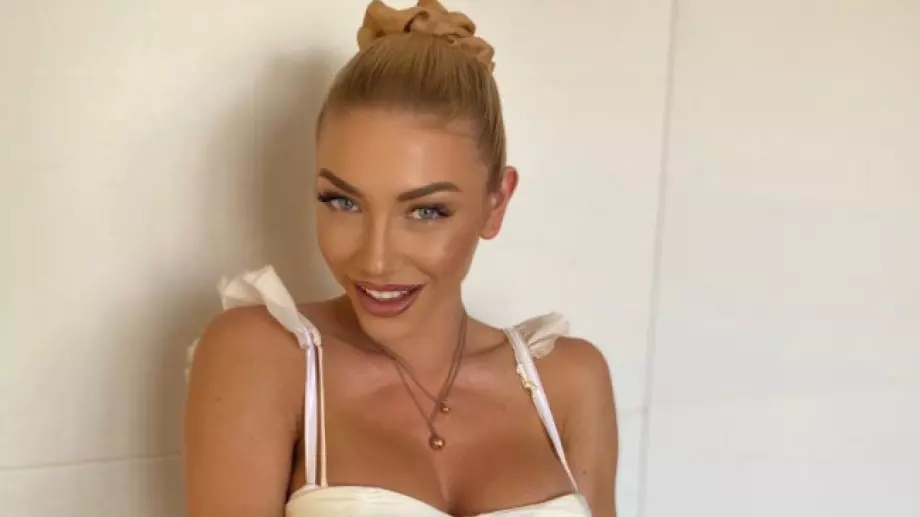 Участничка в 