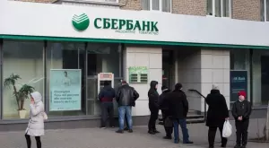 Само за месец: Руснаците изтеглиха милиарди долари от банките 