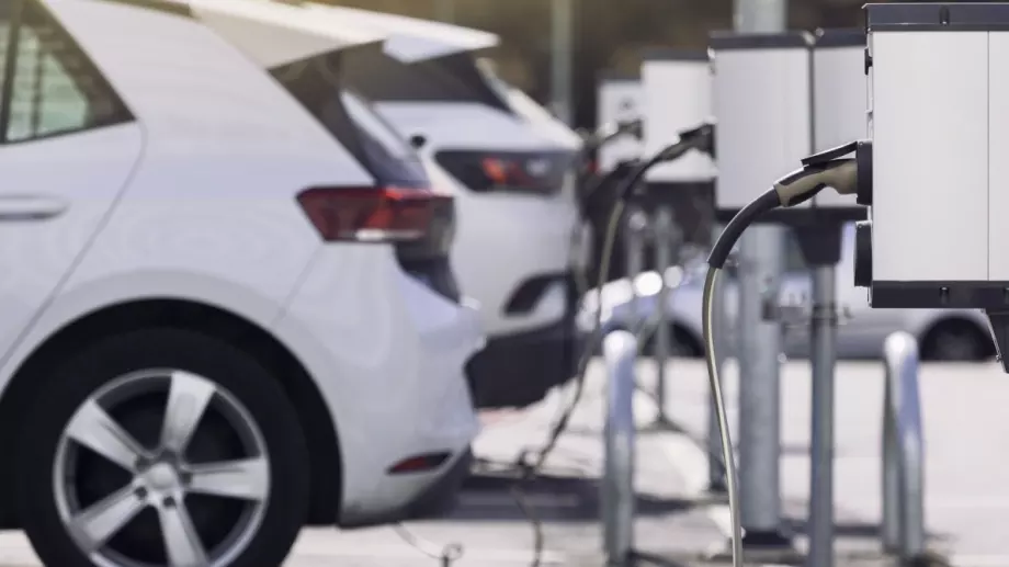 Проблеми с електропреносната мрежа на ЕС спъват плановете за растеж на EV зарядните станции