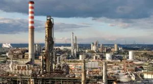 "Лукойл" продаде рафинерията си в Италия на израелски инвестиционен фонд