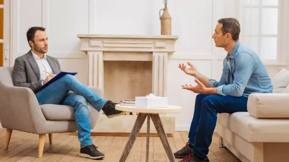 Виц на деня: Българин оптимист, ракията и психолог