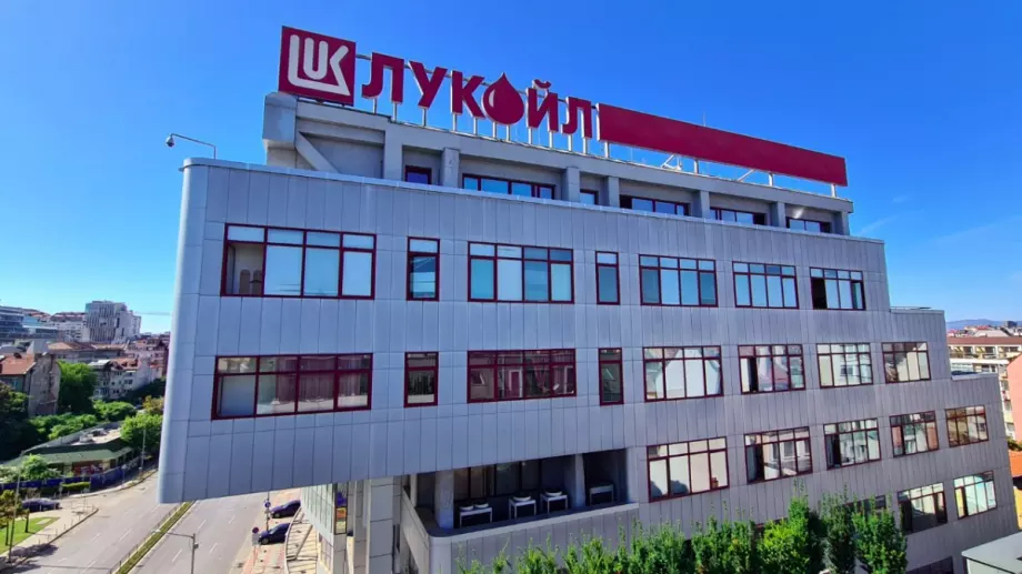 От 1 януари: "Лукойл Нефтохим" ще плаща данъци само в България
