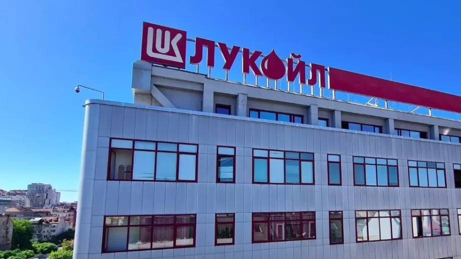 НАП и Митниците влязоха на проверка в "Лукойл"