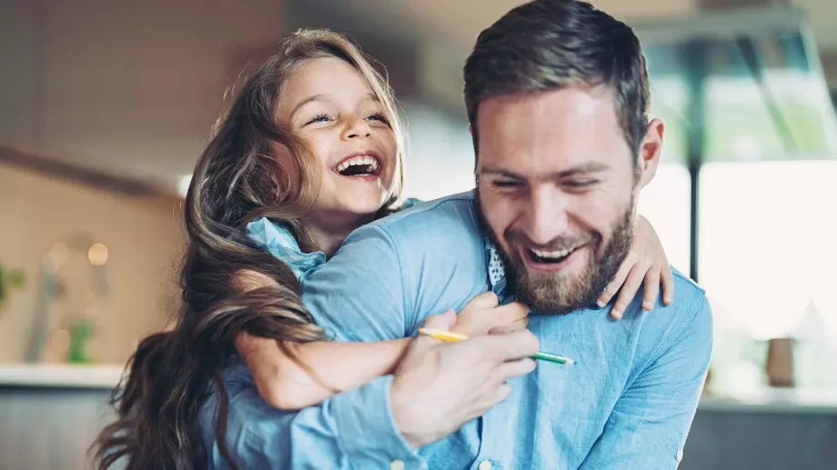 Виц на деня: Момиченце пита баща си от къде е произлязъл човешкият род