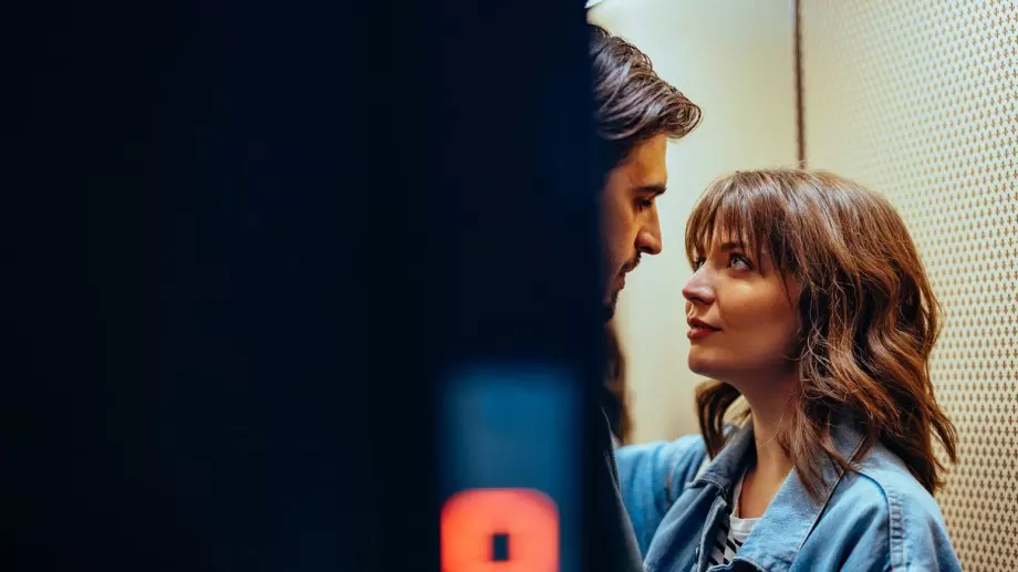 Какво означава да обичаш жена, която е свикнала да бъде сама