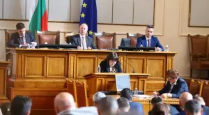 Замразяват минималната работна заплата, увеличавала дефицита