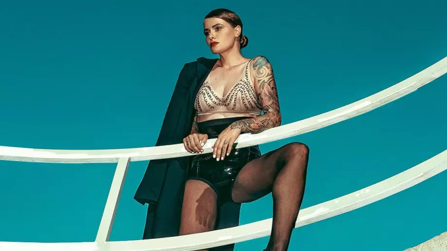 Политик критикува Рут Колева, опорочила паметник (СНИМКИ)