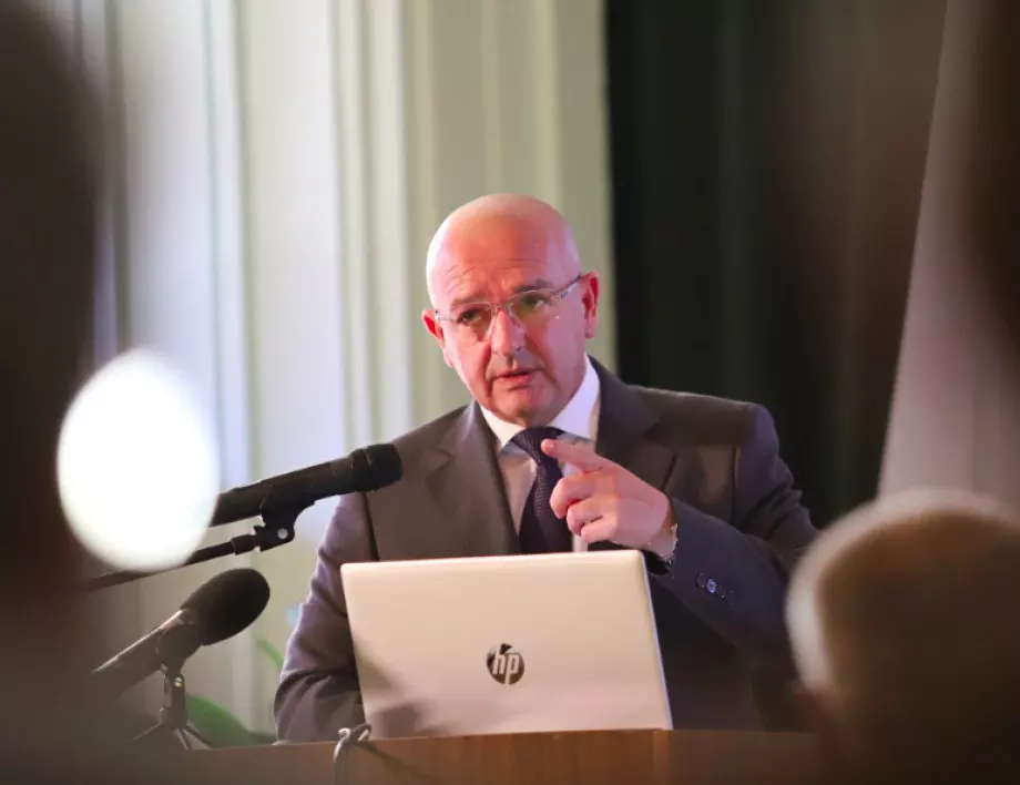 Ген. Мутафчийски предупреди: Предстоят трудни години