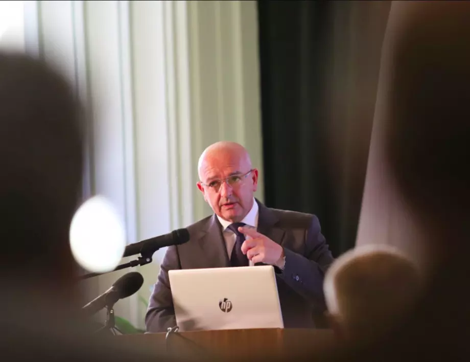 Ген. Мутафчийски: Реаниматорите първи ще минат обучение за медицинските хеликоптери