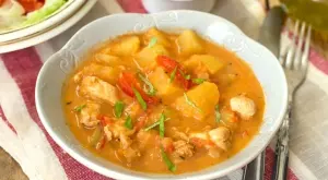 Не сте яли по-вкусна картофена яхния с пилешко