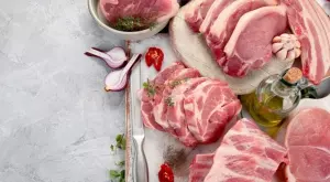 Така ще премахнете неприятната миризма от свинското месо