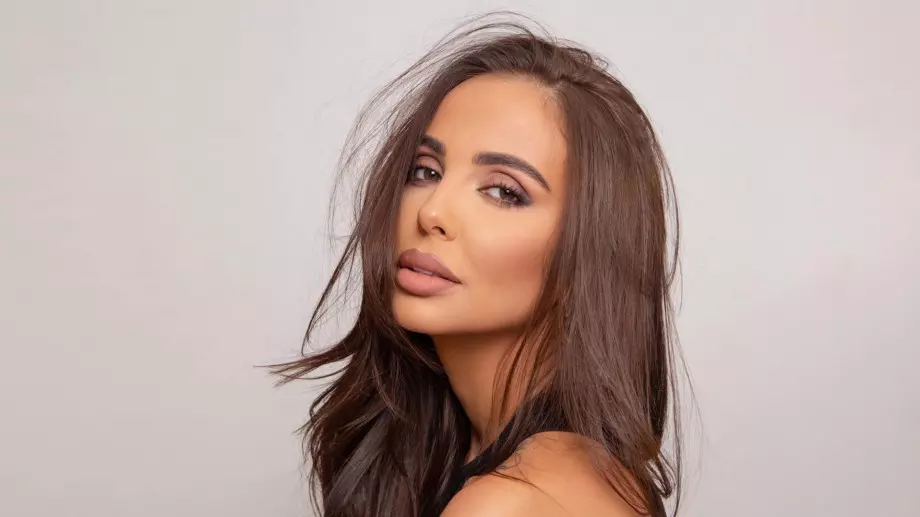 Горещо! Николета Лозанова си показа голото дупе (СНИМКИ)