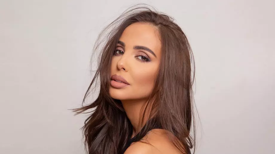 Николета Лозанова събра погледите, съблече се бременна (СНИМКИ)