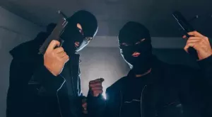 Виц на деня: Две мутри намират пингвин