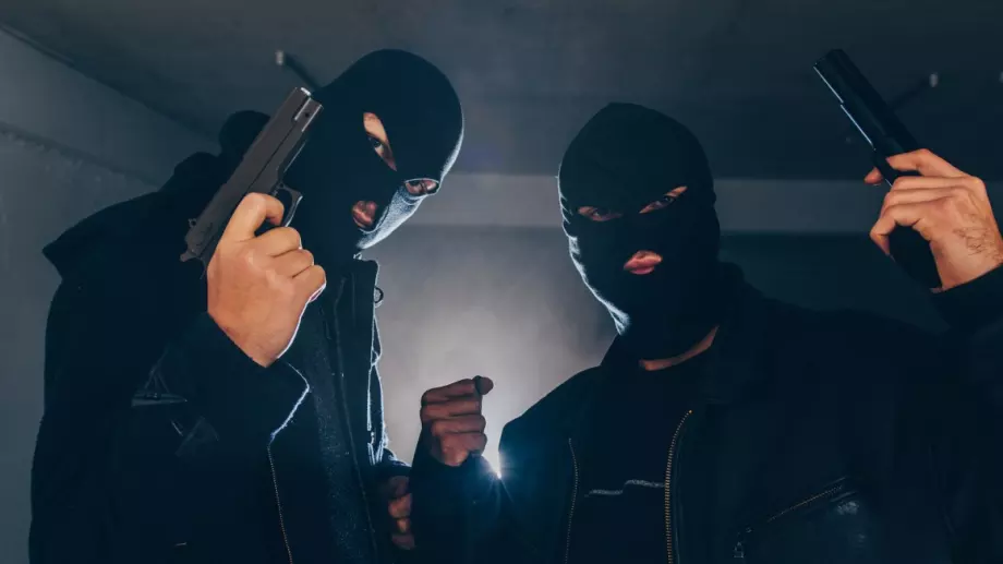 Виц на деня: Две мутри намират пингвин