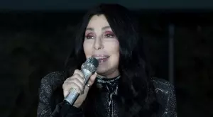 76-годишната Шер залюби 36-годишен (СНИМКИ)