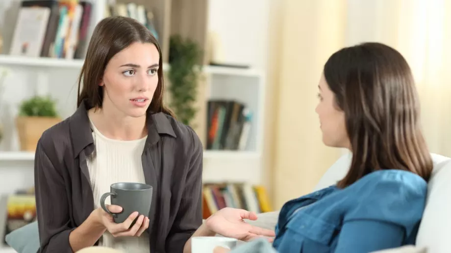 Виц на деня: Мъж се прибира вкъщи, жена му го чака с любовницата му