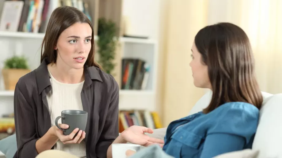 Виц на деня: Две приятелки обсъждат мъжете си