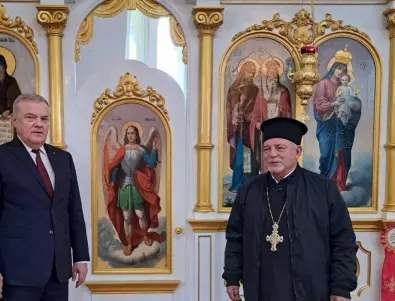 Румен Петков и Антон Коджабашев направиха дарение за българска църква в Будапеща