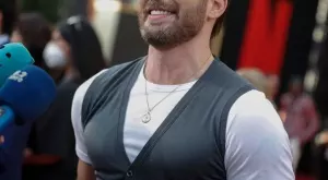 Това е най-сексапилният мъж за 2022 (СНИМКИ)