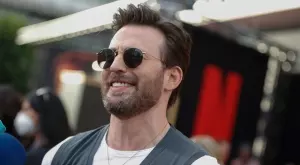 Официално: Крис Евънс се е оженил за младата си половинка