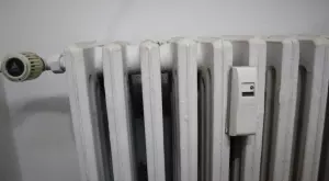 Вече е изключено, но ни трови всеки ден, ето как да почистите парното (ВИДЕО)