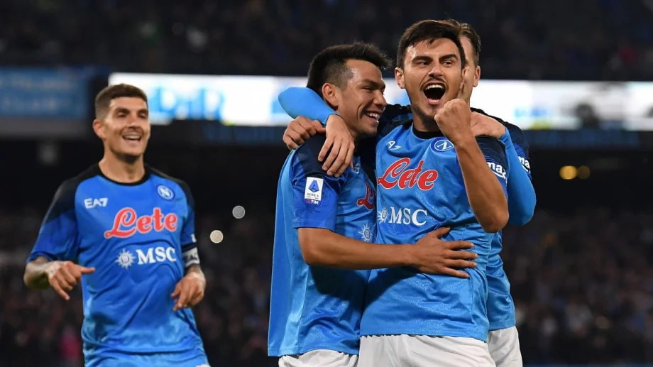 Наполи мина през Емполи за десета поредна победа в Серия А
