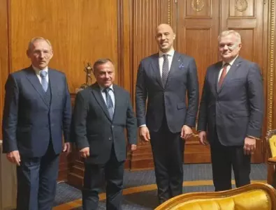 Румен Петков и Антон Коджабашев се срещнаха в Унгария с местния спортен министър