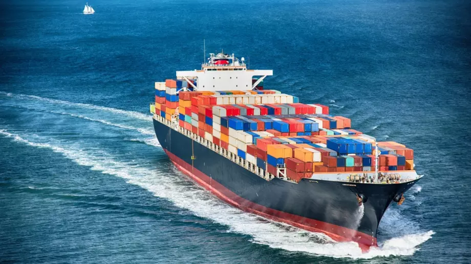 Вносът в Китай изненадващо нарасна, докато износът спадна с повече от очакваното